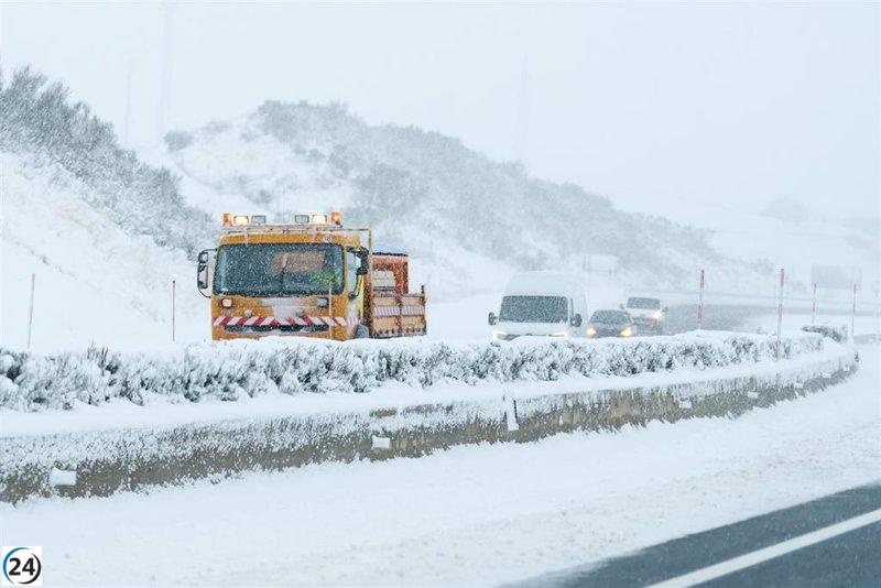 Fuerte nevada paraliza tráfico en importantes vías en Vejo y en los puertos de San Glorio, Alto Campoo y Lunada.