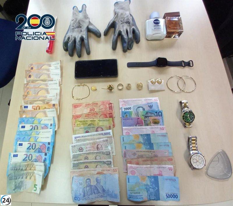 Ladrón arrestado en Peñacastillo mientras joven se refugia en el baño