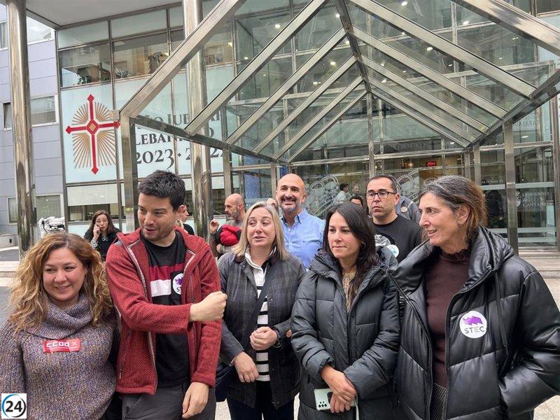 Cincuenta profesores de 15 colegios se encierran esta noche para reclamar salarios justos.