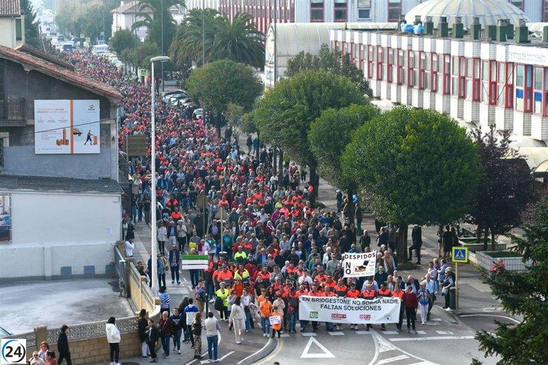 Protestas masivas contra los despidos en Bridgestone, exigen soluciones urgentes.