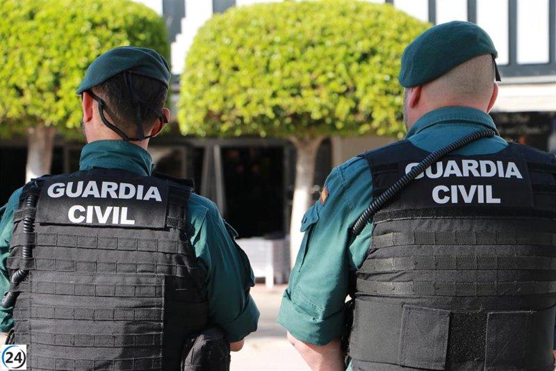 Dos guardias civiles son atacados y su vehículo es arrojado por un barranco en Reinosa al intentar identificarlos.