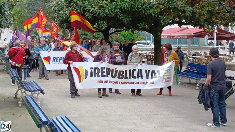 Multitud exige la III República y protesta por incremento en gasto militar.