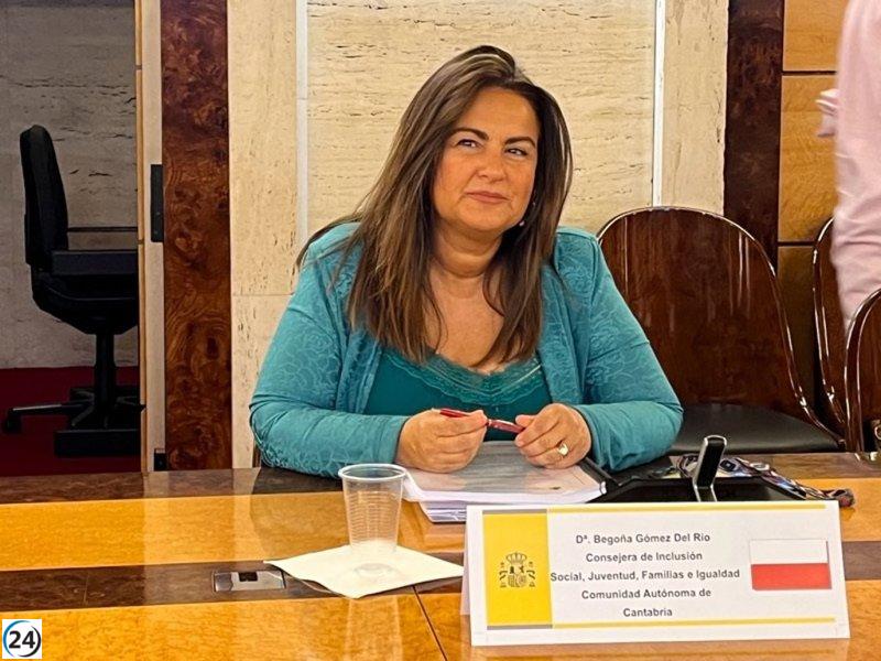 Gómez del Río denuncia la falta de criterio y aviso en la distribución de menores migrantes.