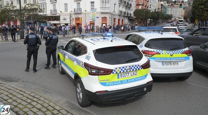 Menor arrestado por dañar un autobús y adulto por agredir un taxi y derramar cerveza.