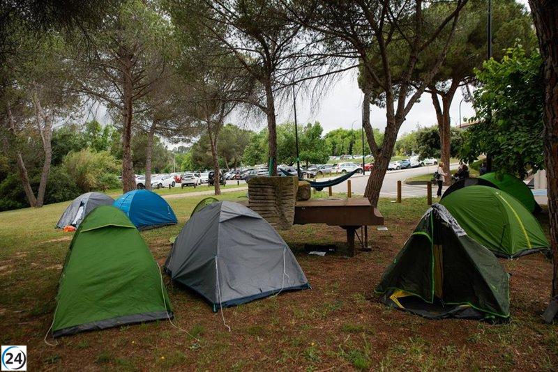 Tres jóvenes son denunciados por vandalismo en el camping de la Virgen del Mar durante la madrugada.