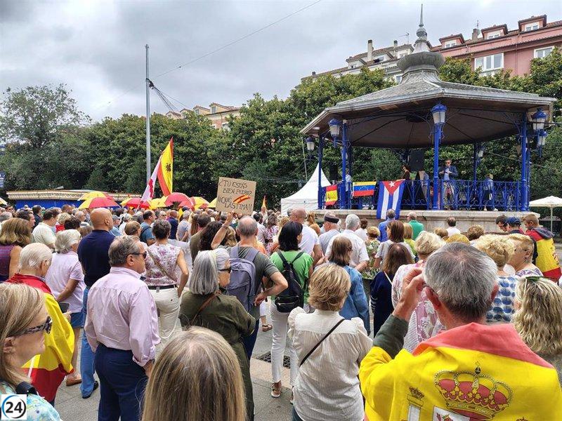 Multitud en Santander exige la renuncia de Pedro Sánchez en una manifestación pacífica.