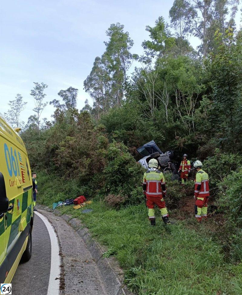 Dos portugueses en estado crítico tras accidente en Udías.