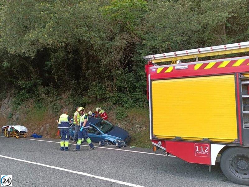 Conductora sufre lesiones tras volcar su vehículo en Liendo.
