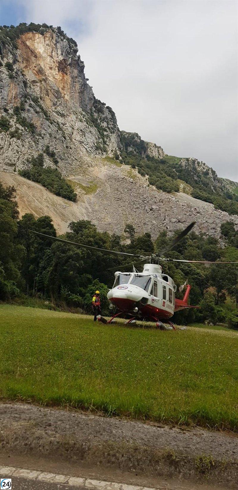 Madrileña de 29 años salvada por helicóptero tras accidente en la vía ferrata La Hermida.