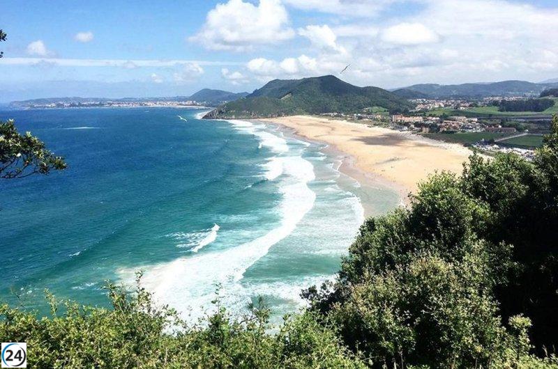 Cerrada la playa de Berria a bañistas por proliferación de medusas.