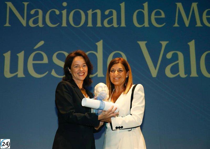 Carola García Vinuesa galardonada con el I Premio Valdecilla por su contribución a la ciencia y su impacto en la vida humana.