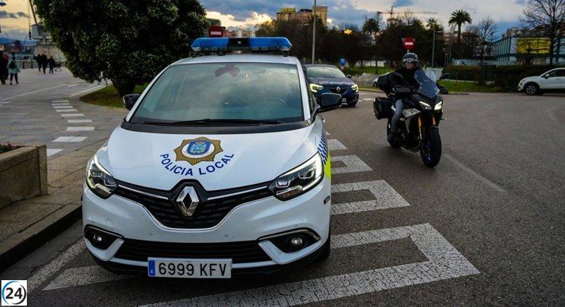 Conductor ebrio causa accidente al estrellarse contra paneles en Santander.