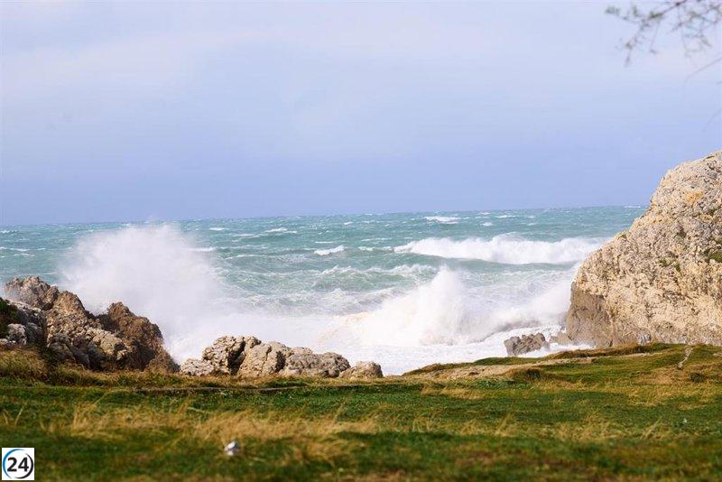 Cantabria en alerta naranja por mal tiempo costero este jueves.