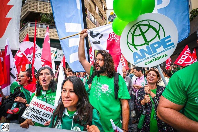 Sindicatos reportan tasa de apoyo superior al 50% en la huelga de docentes, mientras la administración establece un 18,5%.