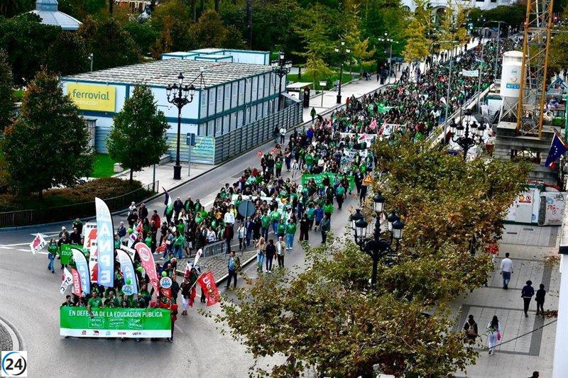 Docentes se movilizan exigiendo salarios justos en su cuarta protesta: “No somos rehenes”.