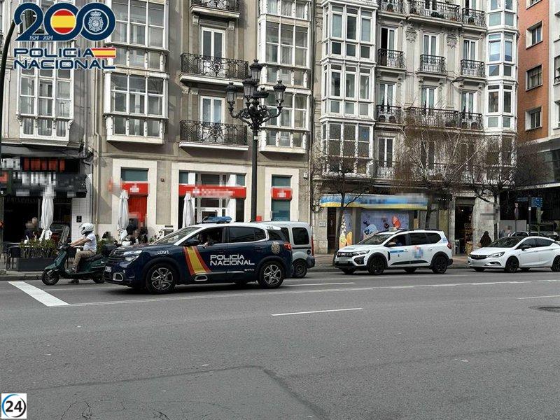 Agresor ataca a anciana en ascensor y le roba una cadena.