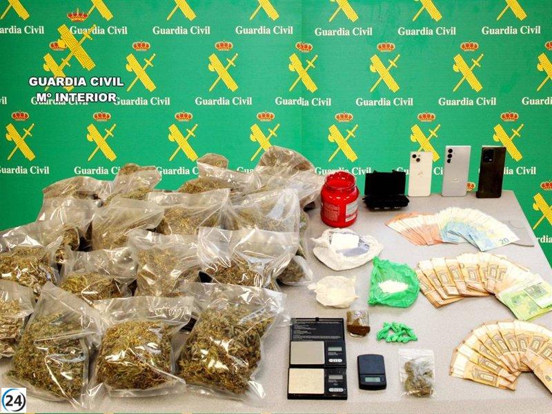 Detenidos tres narcotraficantes en Laredo con 4 kilos de drogas, listos para su distribución.