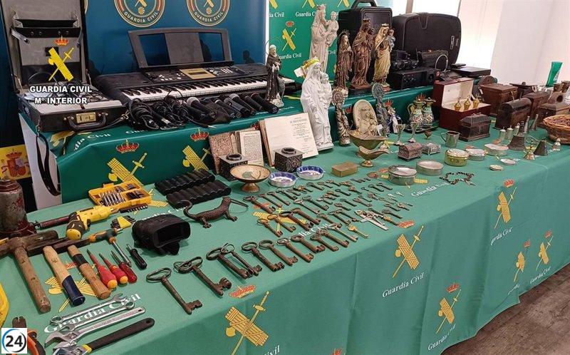 Desarticulada banda que robaba en iglesias de Cantabria, Asturias y Palencia, con dos detenidos.
