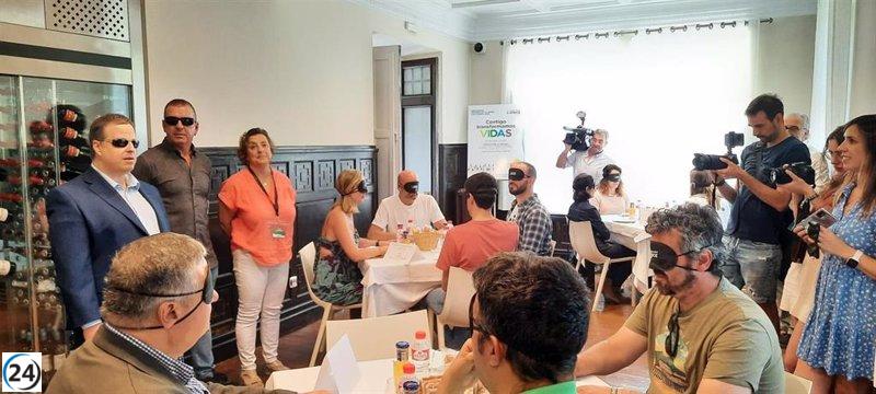 Periodistas de Cantabria realizan 'Desayuno a ciegas' de la ONCE.