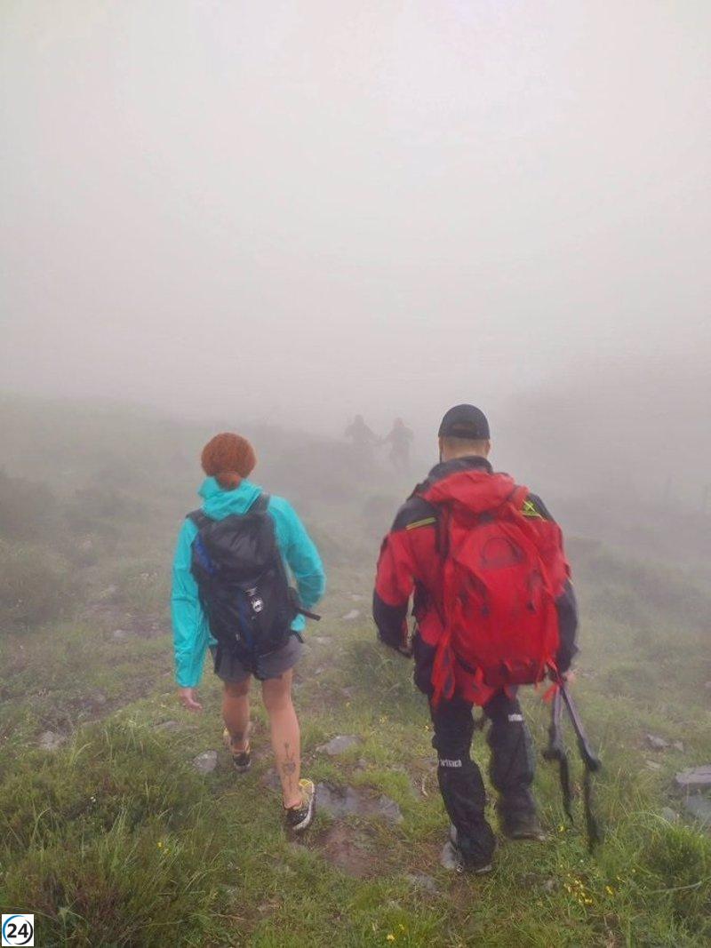 Dos senderistas desorientados por la niebla son rescatados en los Collados del Asón.