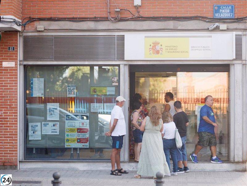 Cantabria registra la tercera mayor reducción del desempleo en julio, con una disminución del 1,6% y 481 personas menos.