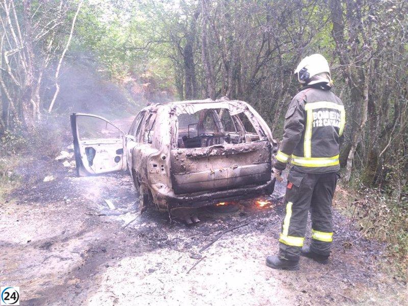 Incendio en monte Arria de Lamasón arrasa un vehículo y daña la flora