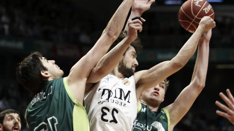 El jugador de baloncesto cántabro Sergio García ficha por el Unicaja Málaga